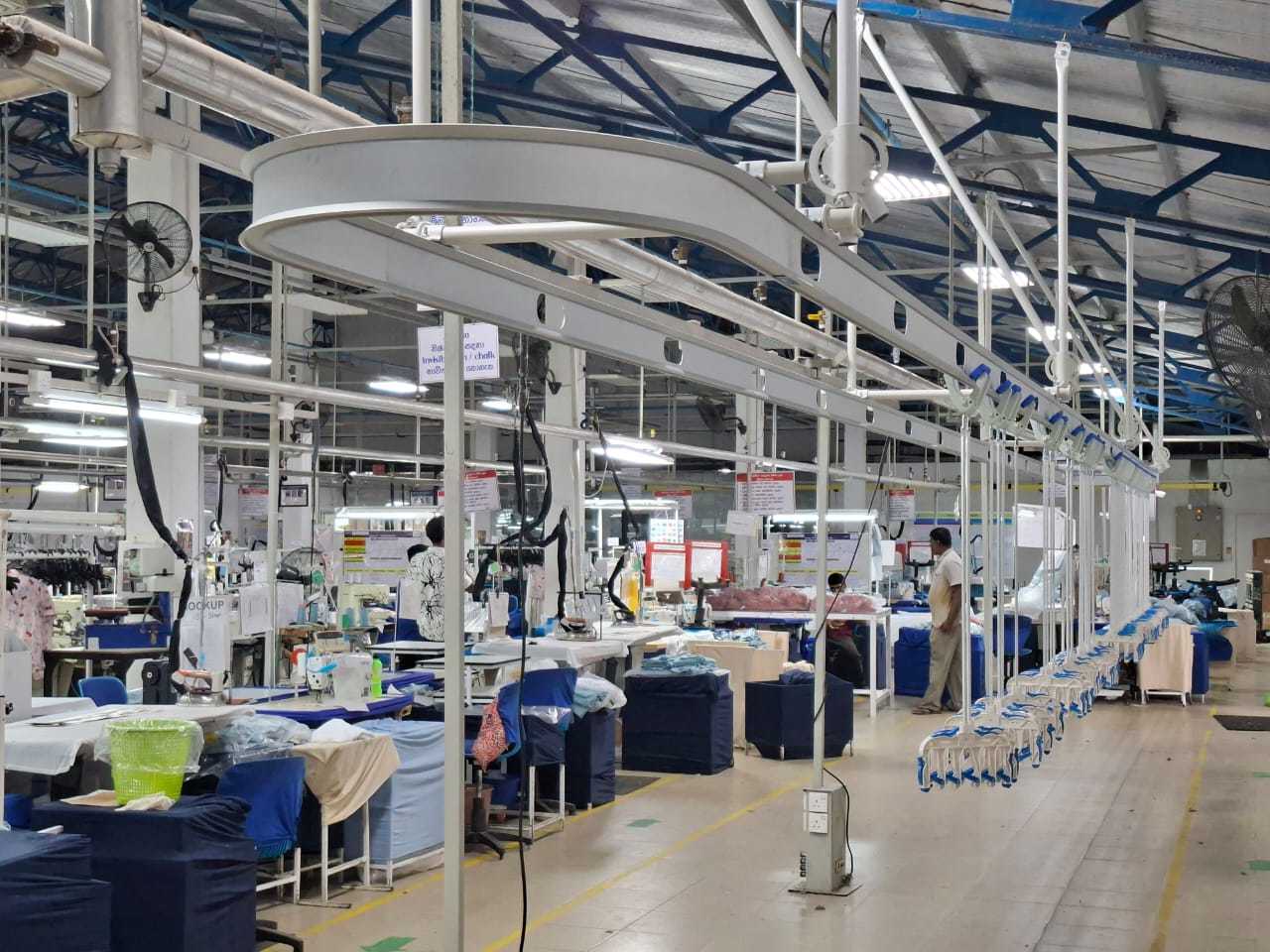 บล็อกบริษัทล่าสุดเกี่ยวกับ Hanging conveyor  system is  installation in progress