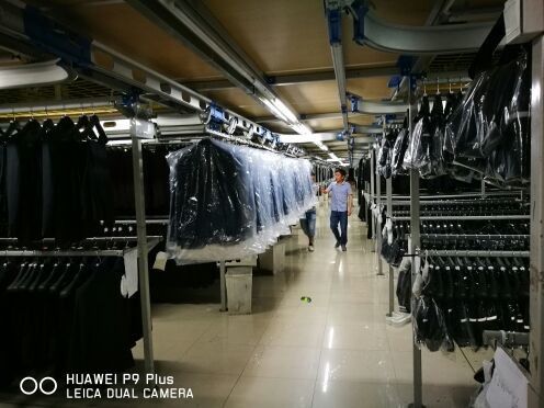 ระบบแขวนเสื้อผ้าสายพานลำเลียงแนวตั้งของคลังสินค้า Ss